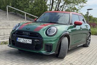 Nowy MINI Cooper S: sportowy duch w codziennym wydaniu