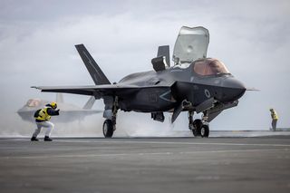Brytyjski F-35B lądował awaryjnie w Japonii