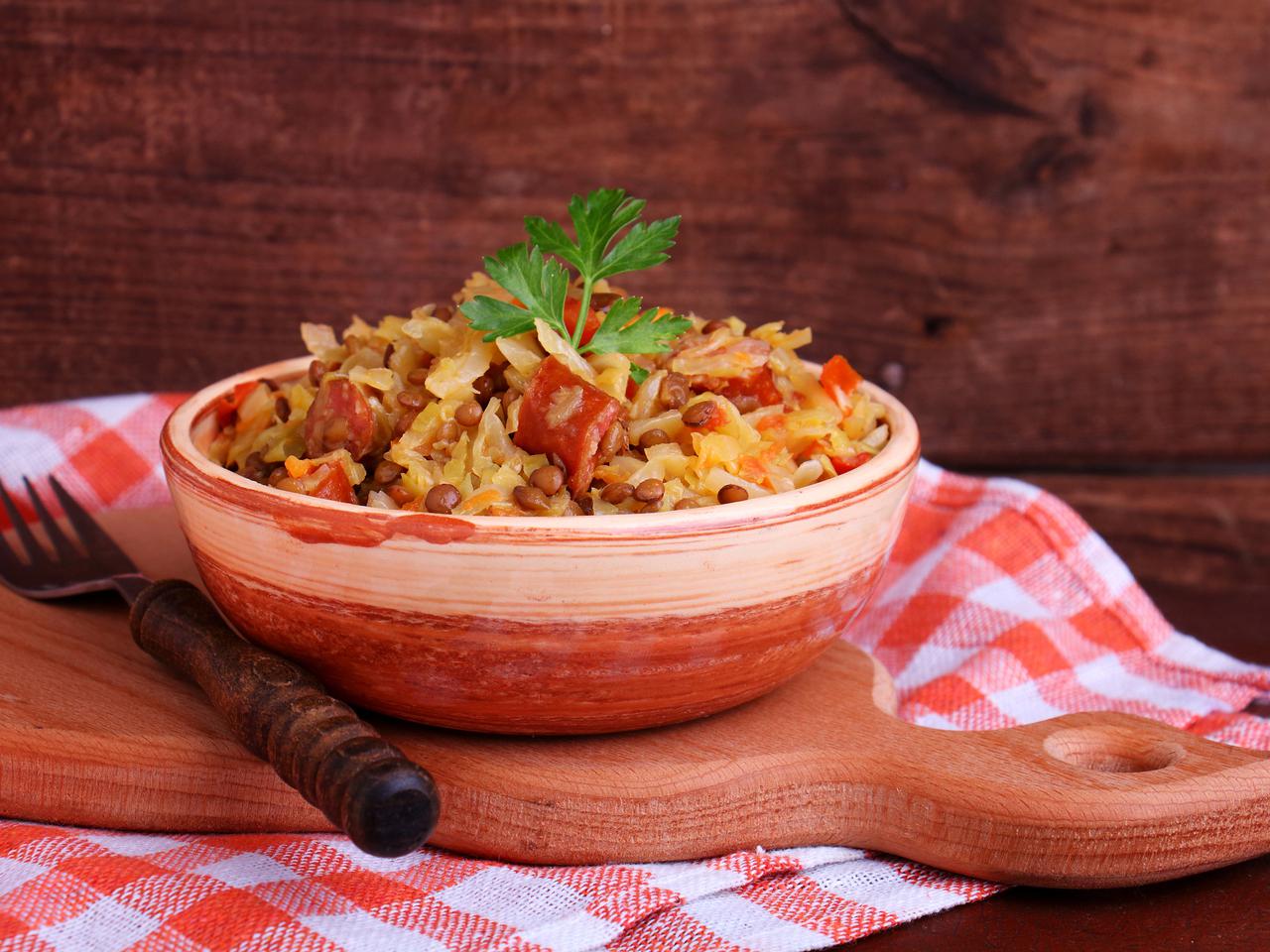Jaka kapusta najlepsza na bigos? Jak kupić kapustę odpowiednią na bigos? [WIDEO]