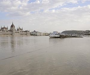 Fala kulminacyjna dociera do stolicy! Orban zapewnia, że wszystko pod kontrolą