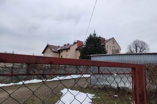 Zwłoki kobiety znalezione przy domu zakonnym. Siostry czuły fetor, szokujące zeznania sąsiadki