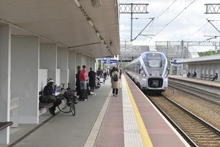  Niebezpieczny tłok na Gdańskim. Perony i schody zatłoczone do granic możliwości. „Tu się kiedyś ktoś zabije!”