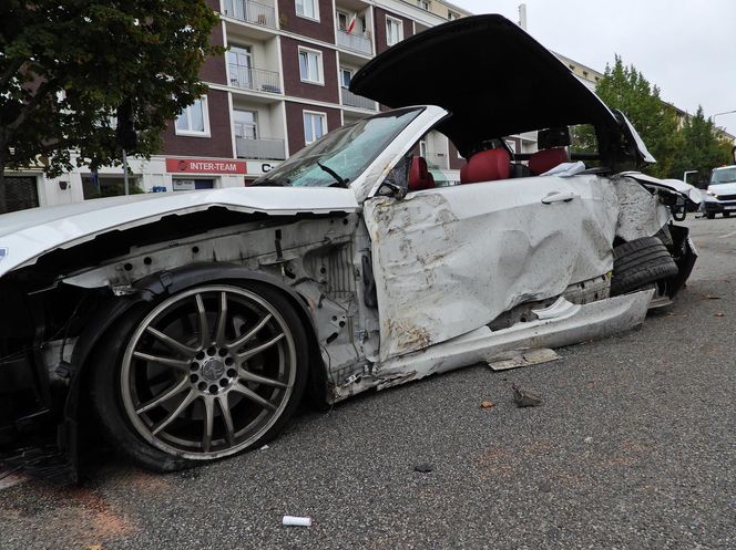Pijany 23-latek rozbił BMW na Puławskiej! Dwie osoby w szpitalu