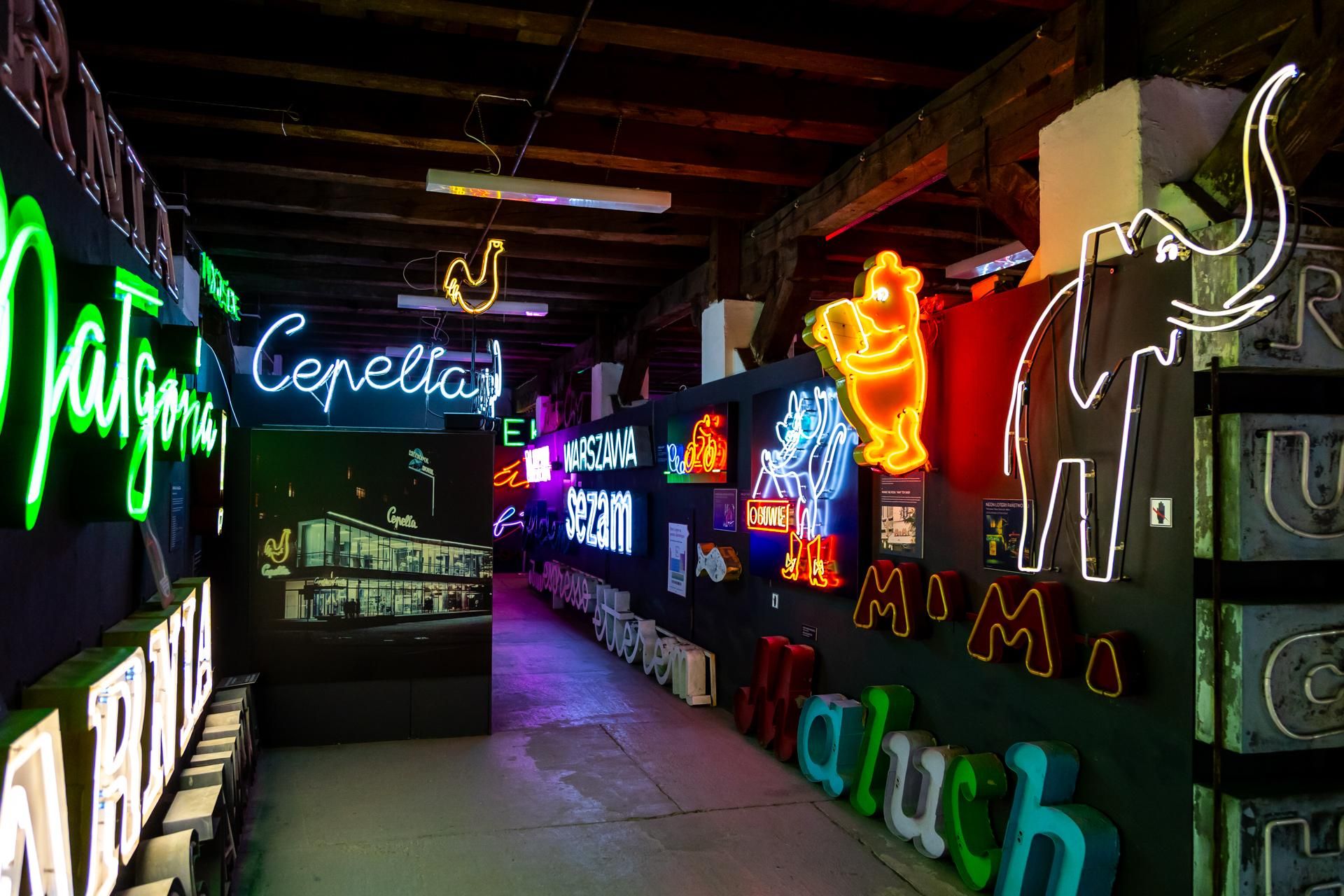 Neony z Muzeum Neonów w Warszawie