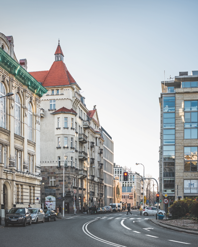 Pierzeja ul. Koszykowej w Warszawie. Hala Koszyki