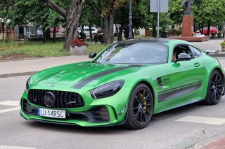 Siedlczanie chętnie korzystali z przejażdżek luksusowymi sportowymi samochodami by wesprzeć szczytny cel