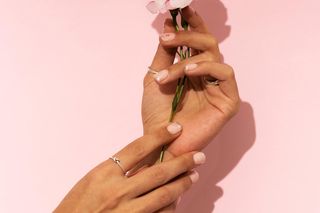Minimalistyczne, eleganckie, pasują do wszystkiego. Princess nails to najmodniejszy manicure na lato 2025Minimalistyczne, eleganckie, pasują do wszystkiego. Princess nails to najmodniejszy manicure na lato 2025