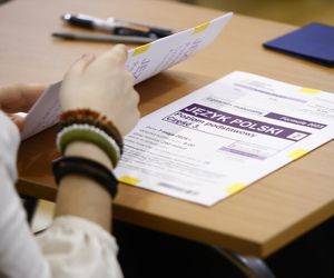 Matura polski 2025 NA ŻYWO. Arkusze CKE i odpowiedzi [RELACJA 5.05.2025]