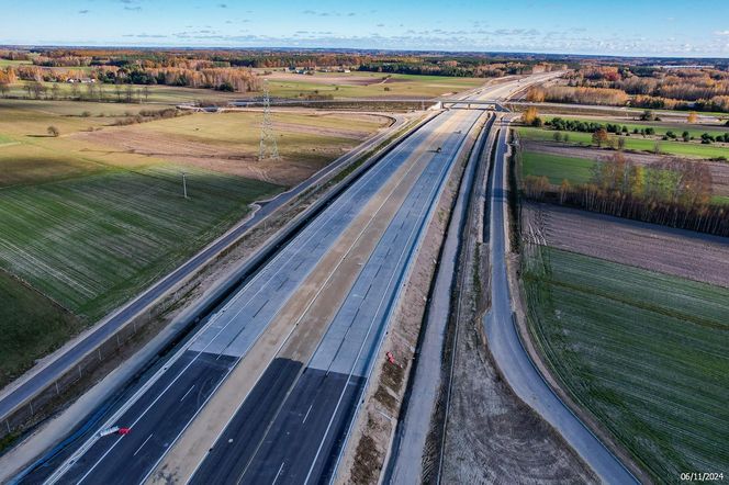 18 grudnia GDDKiA oddała  do ruchu ostatni z trzech odcinków autostrady A2 Mińsk Mazowiecki – Siedlce, pomiędzy węzłami Groszki i Siedlce Zachód