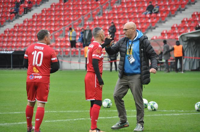 W Tychach grają gwiazdy światowego futbolu. Najpierw był pokazowy trening z młodzieżą