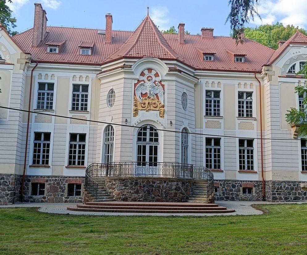 To wyjątkowa szkoła na Podkarpaciu. Swoją siedzibę ma w pałacu