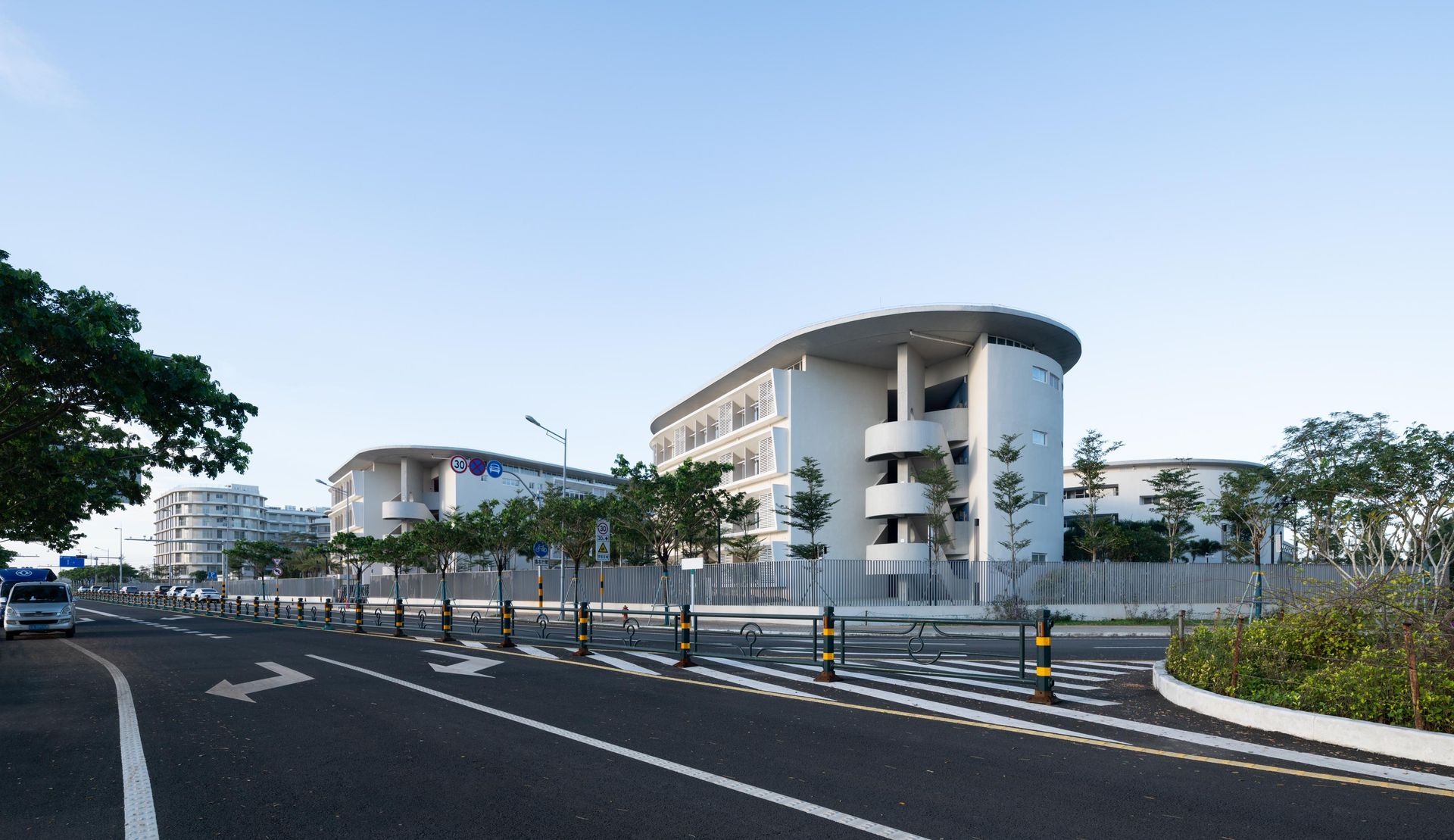 Haikou Jiangdong Huandao Experimental School / TAO