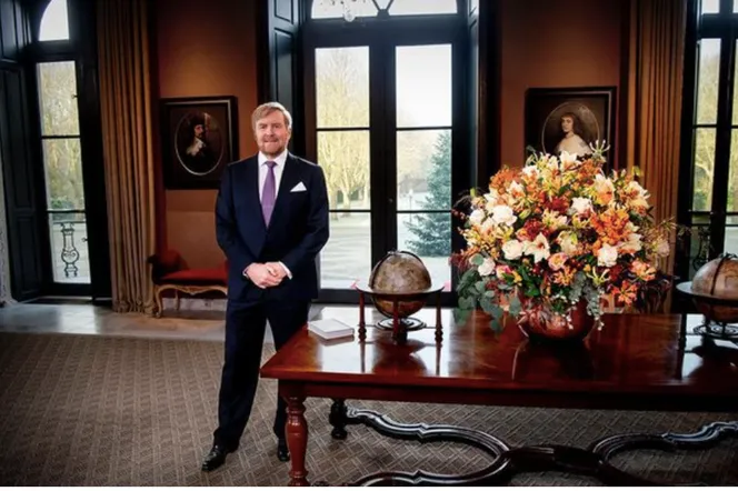 Król Holandii zamieścił w sieci niezwykłe nagranie. Zabrał poddanych na wycieczkę po swoim pałacu