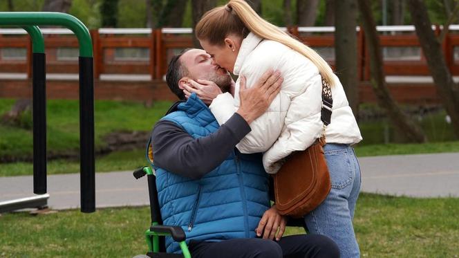 Barwy szczęścia, odc. 2696: Dominika (Karolina Chapko), Sebastian (Marek Krupski)