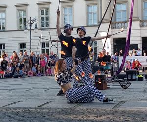 Akrobaci zawładnęli centrum Radomia. Trwa XII Festiwal Artystów Ulicznych i Precyzji