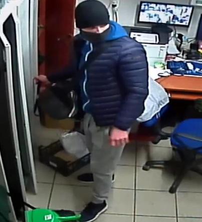 Oni są poszukiwani przez łódzką policję. Rozpoznajecie którąś z tych osób? 