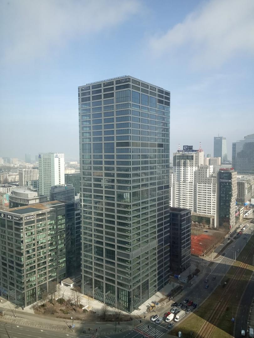 Skyliner w Warszawie: po wieżowcu oprowadza Michał Sadowski