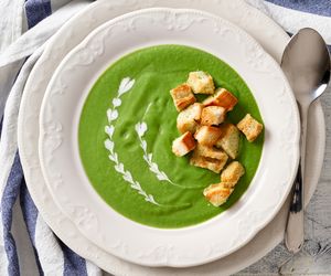 Krem z mrożonego szpinaku: przepis na zupę błyskawiczną