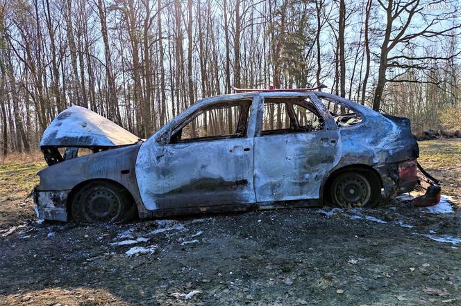Studzienice: Zwłoki mężczyzny w spalonym samochodzie