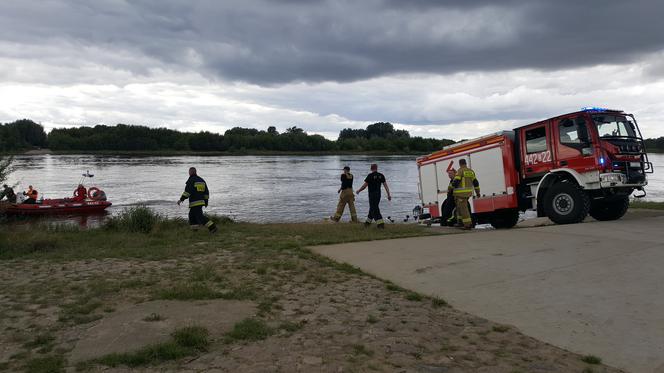 Znaleziono zwłoki nad Wisłą w Grudziądzu. Trwa akcja policji i straży pożarnej