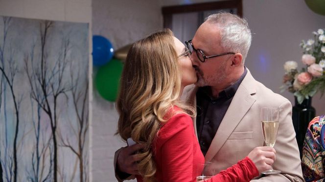 M jak miłość odc. 1872. Sylwia (Hanna Turnau), Adam Werner (Jacek Kopczyński)