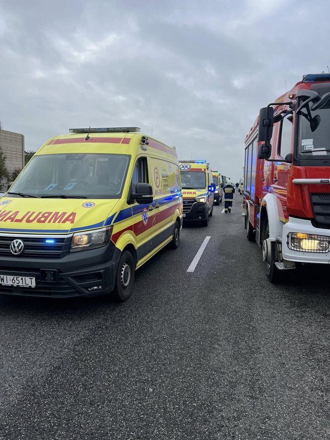 Wypadek busa na S7 pod Grójcem. 11 osób rannych, w akcji śmigłowiec LPR