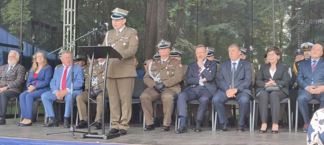 Nadanie sztandaru dla 16 WOG