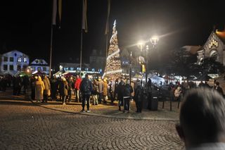 Jarmark świąteczny w Tarnowskich Górach rozpoczęty. Ponad stu rękodzielników zawitało do miasta