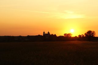 Ta wieś to najniżej położony punkt w Świętokrzyskiem. Ale znana jest z czegoś innego