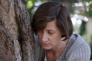 Pierwsza miłość, odcinek 3150: Wanda po utracie pamięci uwierzy, że jest żoną Kulasa. Znajdzie zdjęcie Pameli - ZWIASTUN