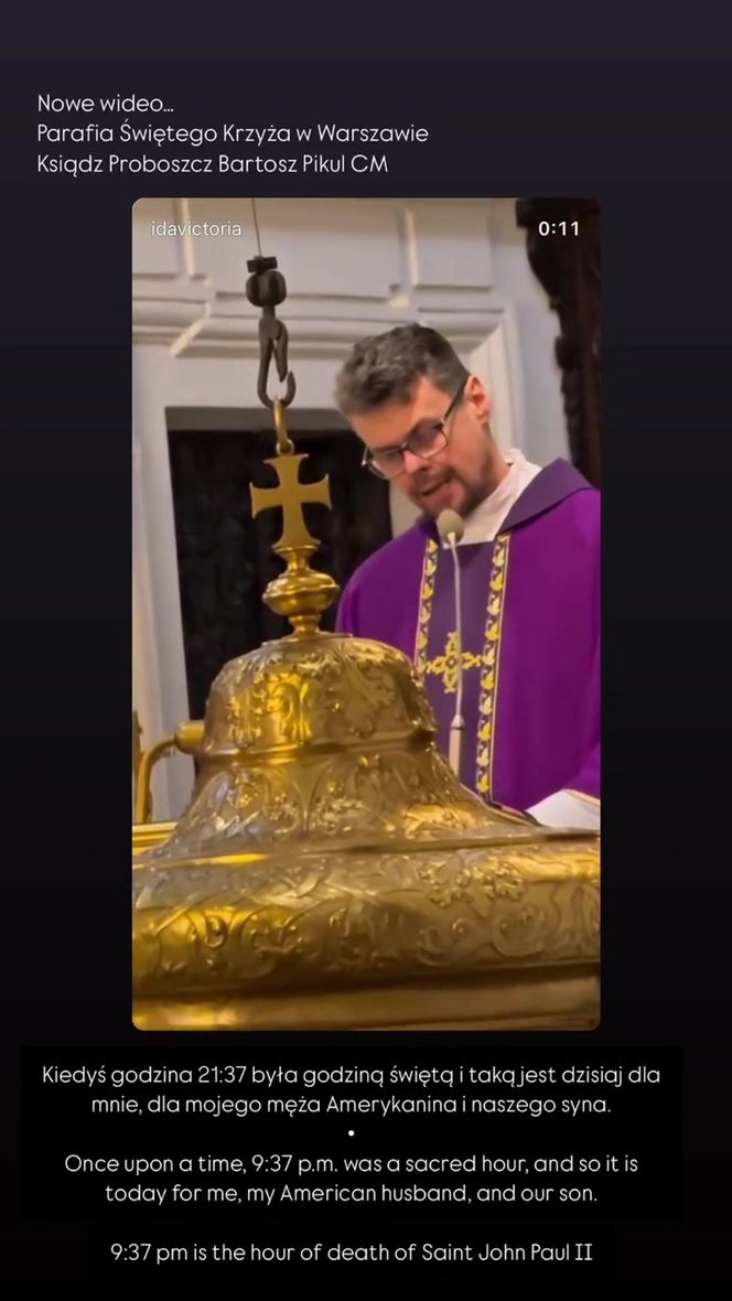 Ida Nowakowska relacjonuje wizytę w kościele. Smutna, poważna mina