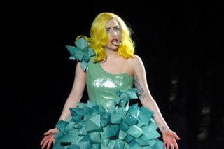 Lady Gaga dostała wyjątkowy prezent z Warmii. To niecodzienna kreacja... z drewna!