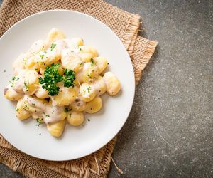 Kluski z ziemniaków odchodzą w zapomnienie. Teraz robi się je z tego zdrowego warzywa 