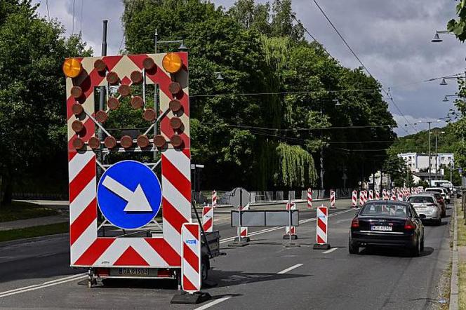 Piątkowe utrudnienia na al. Niepodległości 