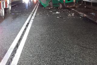 Zderzenie czołowe dwóch samochodów w Rzezawie pod Bochnią