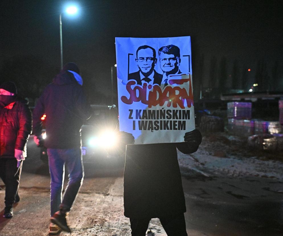 Kamiński i Wąsik w areszcie. Wielki protest w Warszawie