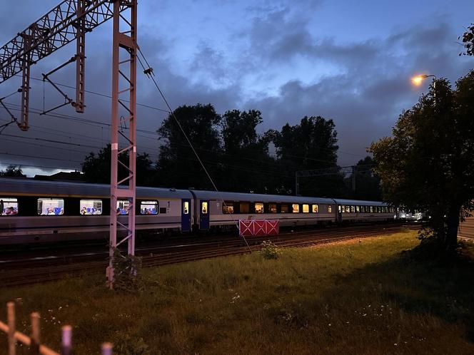 Format: Tragedia na torach. Pieszy zginął zmiażdżony przez pociąg