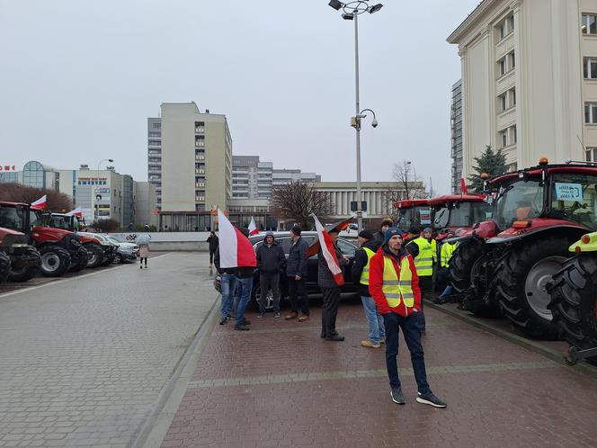 Rolnicy w Rzeszowie wyjechali na ulice. Trwa strajk generalny 