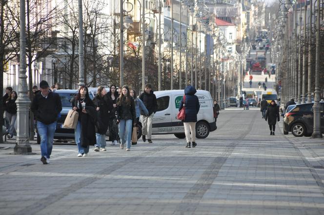 Słoneczne popołudnie 8 marca w Kielcach