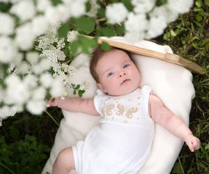 Imiona inspirowane naturą. Co oznaczają i które warto teraz rozważyć?