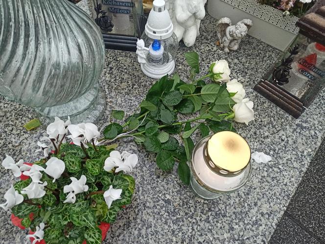 Rocznica śmierci Ani Przybylskiej. Wzruszający symbol na jej grobie.
