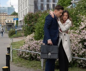 Na Wspólnej odc. 4063. Darek Żbik (Michał Mikołajczak), prawniczka Kalina (Katarzyna Gałązka)