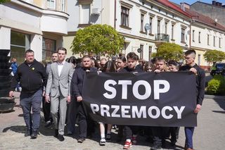 Ulicami Tarnowa przeszedł marsz przeciw przemocy. To reakcja na tragiczną śmierć 16-letniego Szymona 