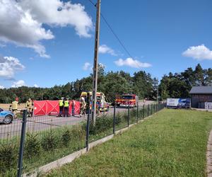 Nietrzeźwy kierowca hyundaia staranował 17-latka pod Kartuzami. Chłopak walczy o życie [ZDJĘCIA].