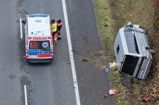 Wypadek busa na S7 pod Grójcem. 11 osób rannych, w akcji śmigłowiec LPR