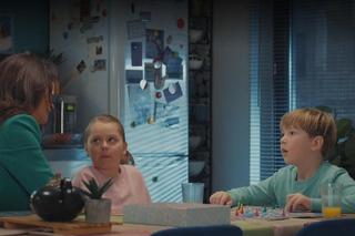 M jak miłość odc. 1796. Aleksandra (Małgorzata Pieczyńska), Szymek (Staś Szczypiński), Maja (Laura Jankowska)