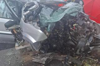 Śmiertelny wypadek pod Złotowem. 21-latek zakleszczony w zmiażdżonym aucie [ZDJĘCIA]