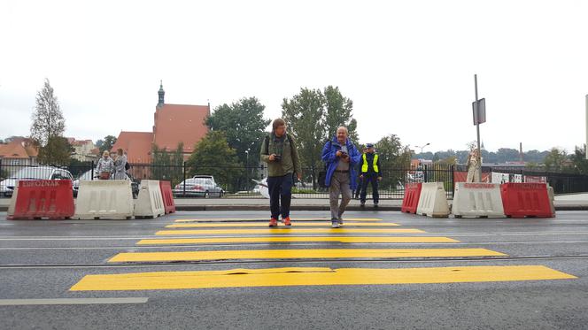 Przejście na "dziko" na ulicy Focha. Kiedyś dojdzie tu do tragedii