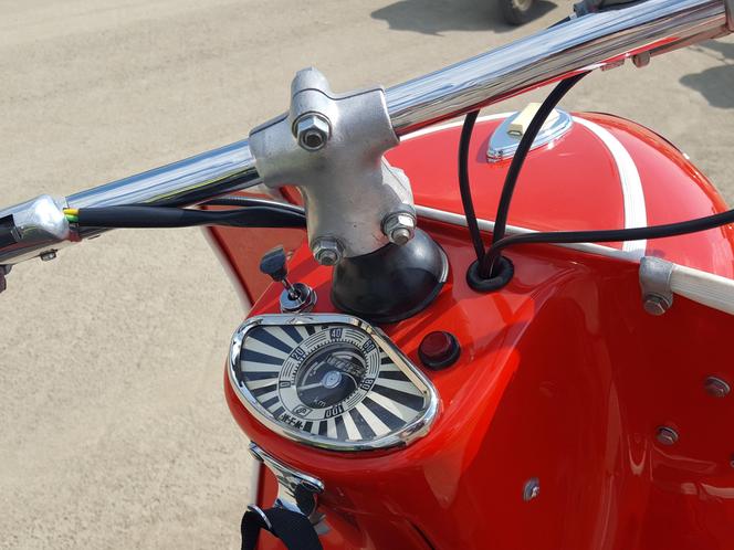 Osy kręciły kółka na stadionie żużlowym w Lesznie. Ogólnopolski zlot skuterów Osa Osieczna-Leszno 