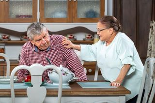 Pierwsza miłość streszczenia odcinków 4095-4099. Filip poznaje nazwisko dawcy szpiku dla Angeliki. Jest w szoku